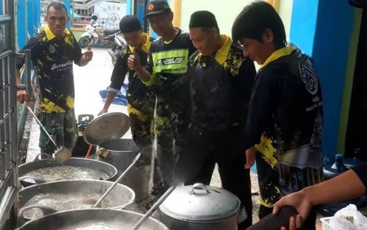 Geliat Menghidupkan Tradisi Bubur Asyura di Kuala Kapuas