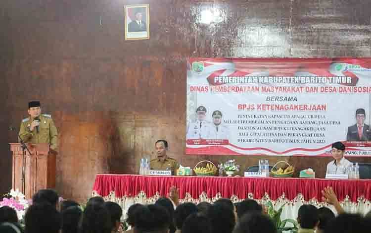Bupati Barito Timur Dorong Transparansi Desa Lewat Sosialisasi Pengadaan dan Perlindungan Ketenagakerjaan