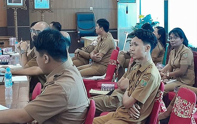 Bupati Barito Timur Pimpin Rapat Persiapan HUT ke-80 RI dan Hari Jadi ke-23 Kabupaten