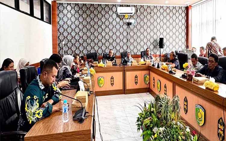 Fraksi DPRD Sampaikan Catatan Strategis dalam RPJMD Kota Palangka Raya 2025-2030