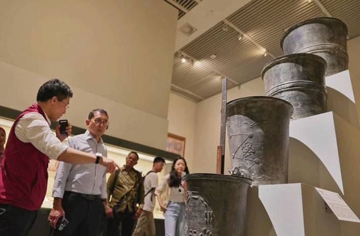 Menbud Serahkan Keris Jadi Simbol Diplomasi Budaya di Museum Tiongkok