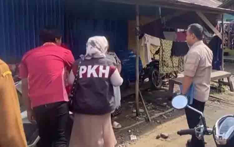 Dinsos Kapuas Assesment Warga Pemerlu Layanan Sosial di Desa Anjir Serapat Barat