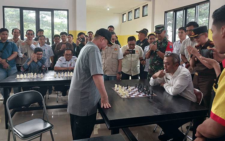 Bupati Katingan Ramaikan Eksebisi Catur, Menang Atas Lima Lawan dan Kalah dari Perwakilan Kemenag