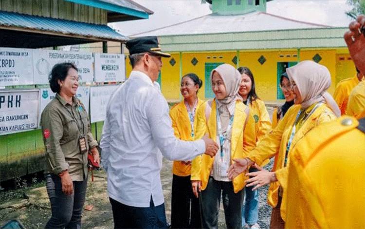Mitra Strategis Pembangunan Desa Bakungin Kapuas Hilir, Mahasiswa KKN dari UPR Disambut Hangat