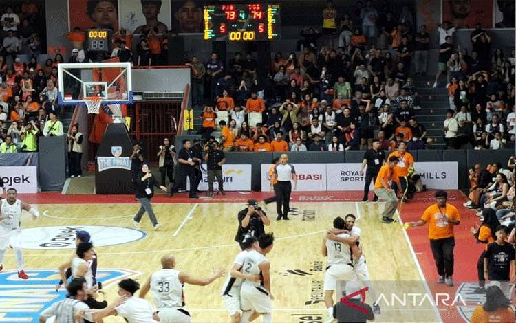 Dewa United Buat Sejarah Jadi Juara IBL Pertama Kalinya