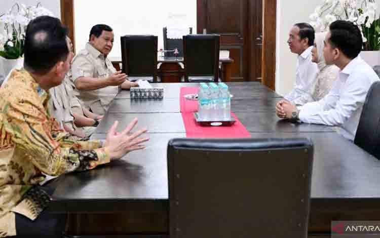 Jokowi Puji Kepiawaian-pendekatan Prabowo dalam Negosiasi Tarif Trump