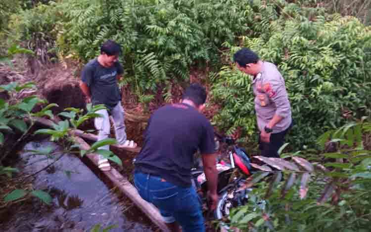 Sepeda Motor Tak Bertuan Ditemukan di Parit, Polresta Palangka Raya Lakukan Penyelidikan