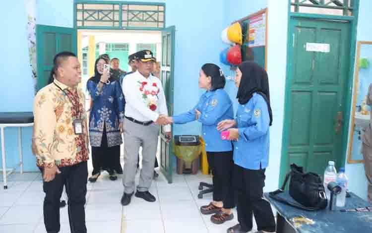 Bupati Seruyan Tinjau Puskesmas Sandul, Dorong Peningkatan Layanan Kesehatan di Batu Ampar