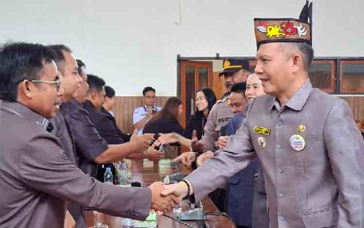 Bupati Gunung Mas Dukung Dukung Usulan DPRD untuk Peningkatan Pendapatan Daerah