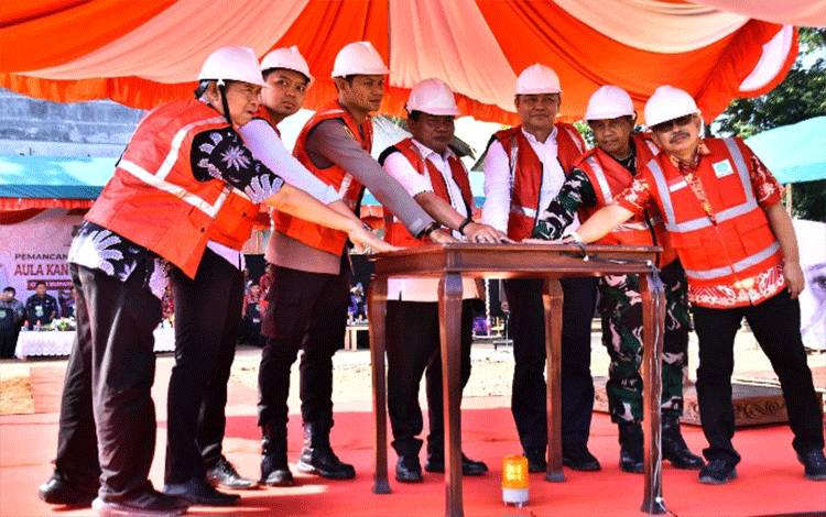 Bupati Kapuas Lakukan Pemancangan Pembangunan Gedung Aula Kantor Bupati Kapuas Tahap I