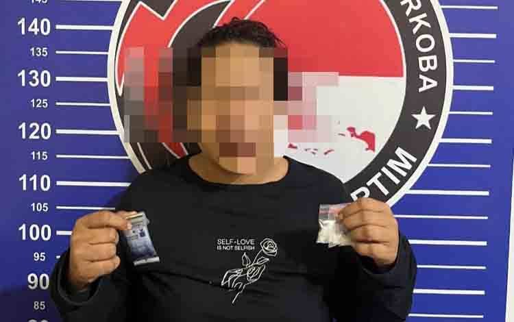 Seorang Ibu Rumah Tangga di Ampah Kota Ditangkap Polisi saat Edarkan Sabu