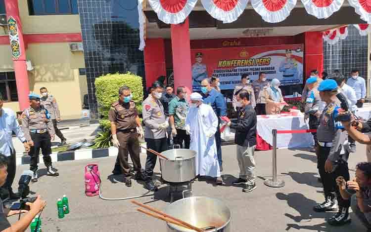 Polda Kalteng Musnahkan 4 Kilogram Lebih Sabu Hasil Operasi Antik Telabang Juni - Juli 2025