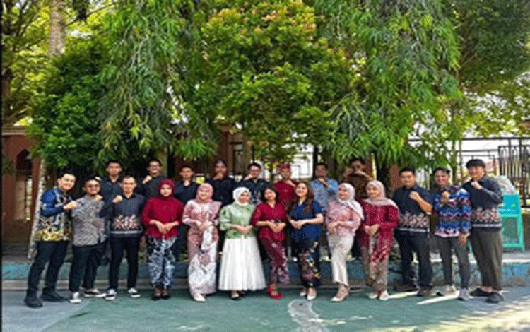 PLN UIP KLB Tampilkan Kearifan Lokal dalam Nuansa Kerja