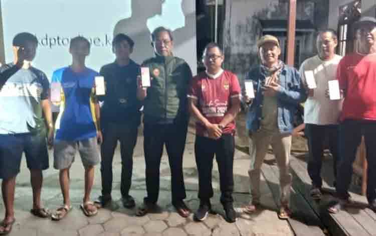Nobar Timnas di Selat Hulu Jadi Ajang Sosialisasi KPU Terkait Pemutakhiran Daftar Pemilih Berkelanjutan