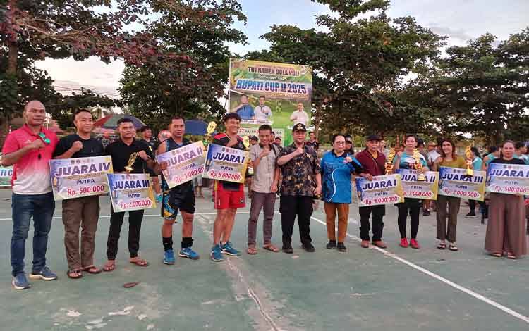Sanggalang United dan Sawung Perdana Juara Turnamen Bola Voli Bupati Katingan Cup II