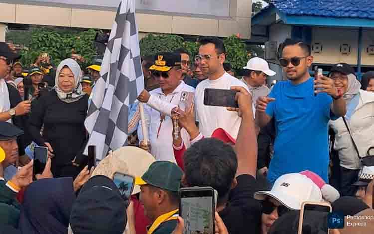 Gubernur Kalteng Bersama Rafii Ahmad dan Juragan 99 Jalan Sehat di Pangkalan Bun