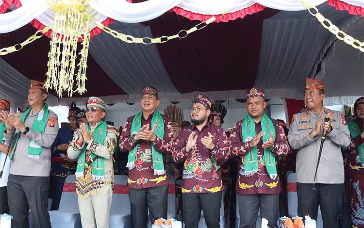 Gubernur Kalteng Jadi Inspektur Upacara Hari Jadi ke-23 Barito Timur