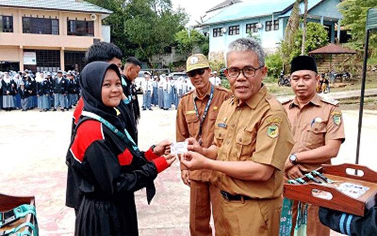Kepala Dinas PUPR Barito Utara Resmi Lepas 218 Siswa PKL SMKN 1 Muara Teweh
