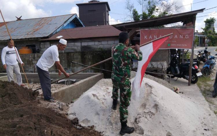 Dandim 1019 Katingan Ajak Masyarakat Kibarkan Bendera Merah Putih