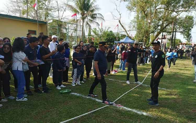 Wakil Bupati Barsel: Lomba Tarik Tambang Simbol Kekuatan dan Semangat Gotong Royong