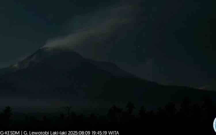 Gunung Lewotobi Laki-laki di Flotim Lontarkan Abu Setinggi 800 Meter