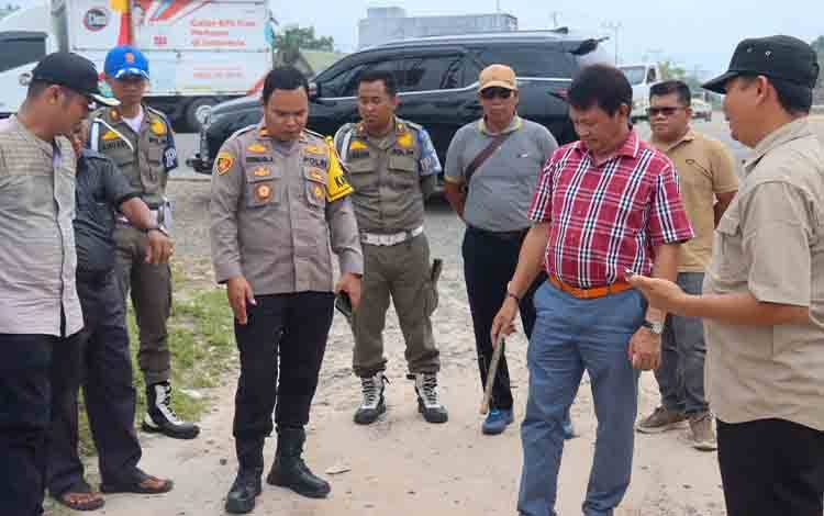 Bupati Seruyan Tinjau Rencana Pembangunan Bundaran di Pembuang Hulu