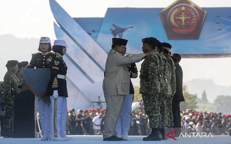 Purnawirawan TNI Teman Seperjuangan Presiden Terima Pangkat Kehormatan