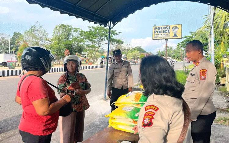 Polres Kapuas dan Bulog Salurkan Beras Murah