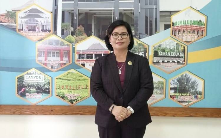 DPRD Gunung Mas Sambut Baik Kegiatan Pembagian Bendera Merah Putih
