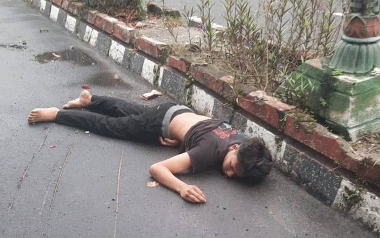 Remaja Pangkalan Bun Tabrak Mobil Parkir saat Hilang Kendali di Tikungan