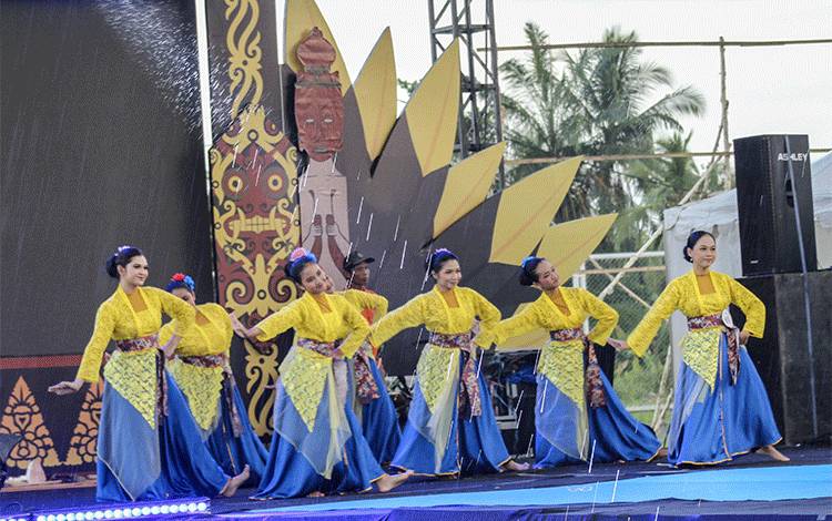 Lomba Tari Pesisir dan Tari Pedalaman Meriahkan Handep Hapakat Fair