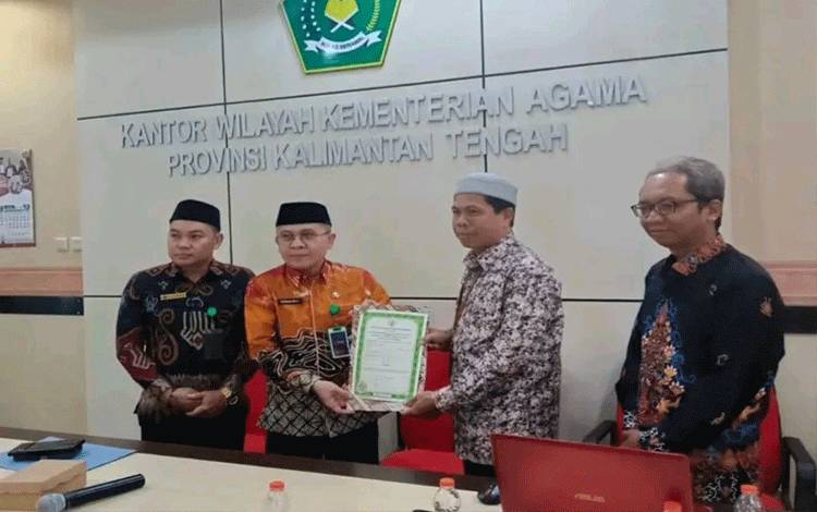 Kemenag Kapuas Terima Ijazah Pendidikan Salafiyah, Pastikan Gratis untuk Santri