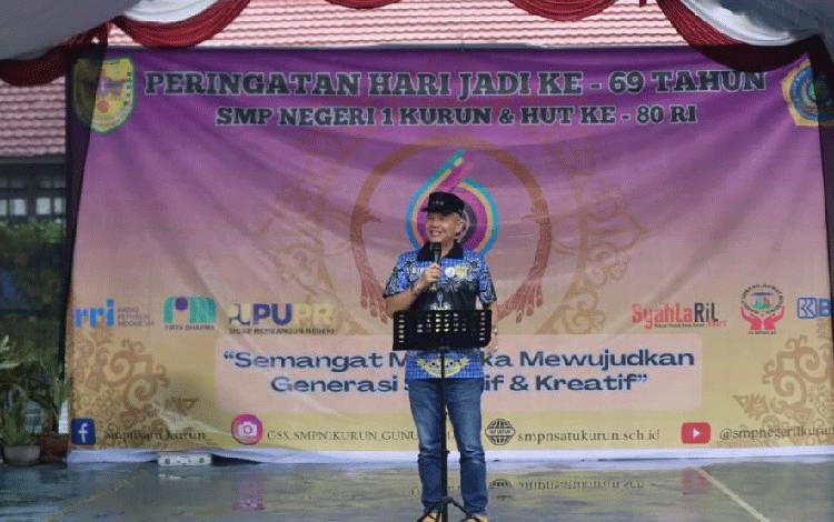 Bupati Gunung Mas Turut Meriahkan HUT ke-69 SMPN 1 Kurun