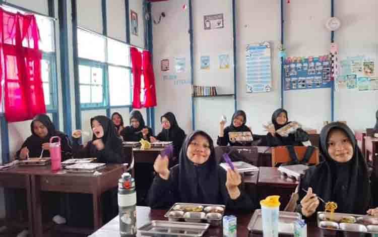 Mie Ayam Jadi Menu Favorit di Program MBG Sekolah Kapuas