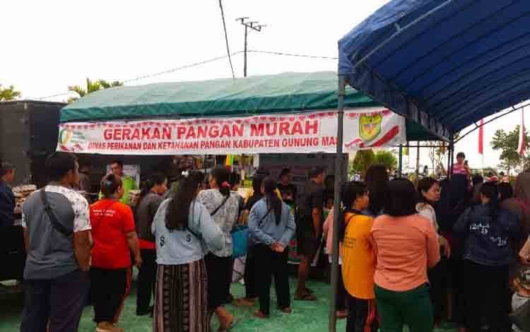 Pemkab Gunung Mas Gelar Gerakan Pangan Murah, Ratusan Karung Beras Habis Terjual