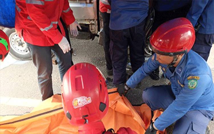 Damkar Kotim Evakuasi Korban Kecelakaan, Satu Orang Meninggal Dunia