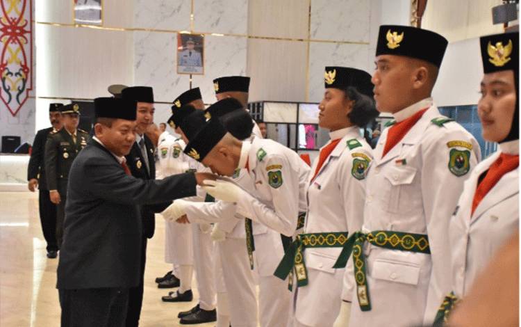 Bupati Kapuas Kukuhkan 44 Anggota Paskibraka 2025