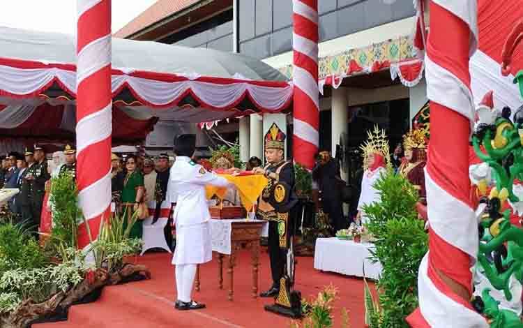 Fairid Naparin Pimpin Upacara HUT ke - 80 RI di Kota Palangka Raya