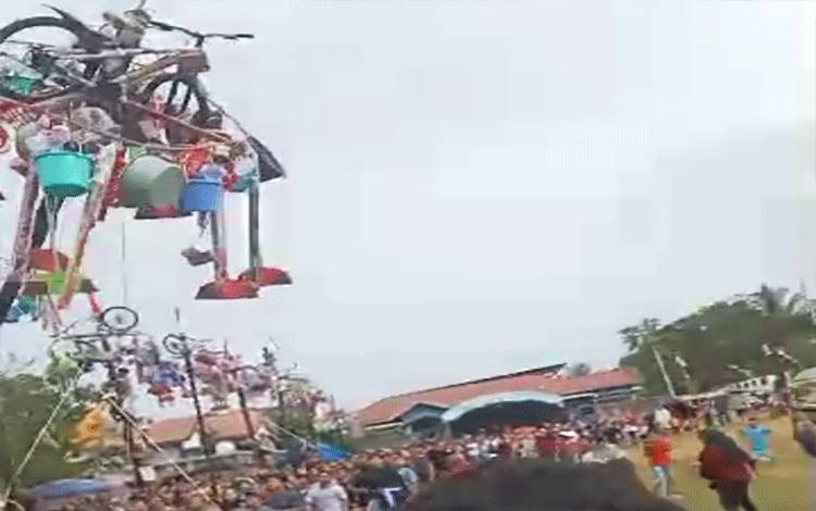 Panjat Pinang Warisan Belanda yang Masih Jadi Tradisi di Perayaan 17-an, Meski Berbahaya dan Punya Sejarah Kelam