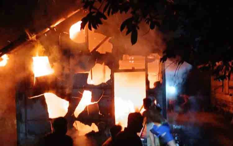 Satu Rumah di Anjir Kapuas Timur Terbakar