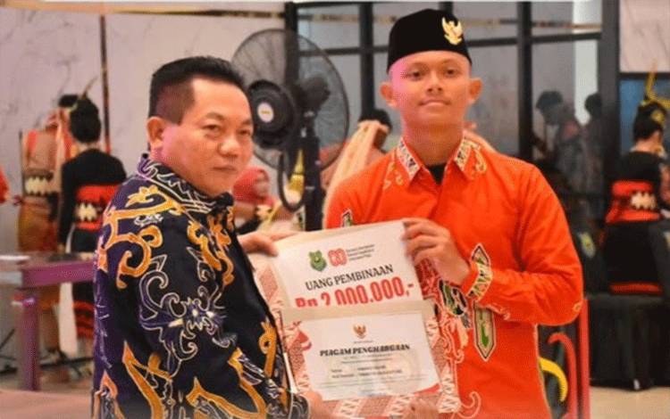 Sukses Kibarkan Bendera Merah Putih, Paskibraka Kapuas Dapat Reward dari Bupati