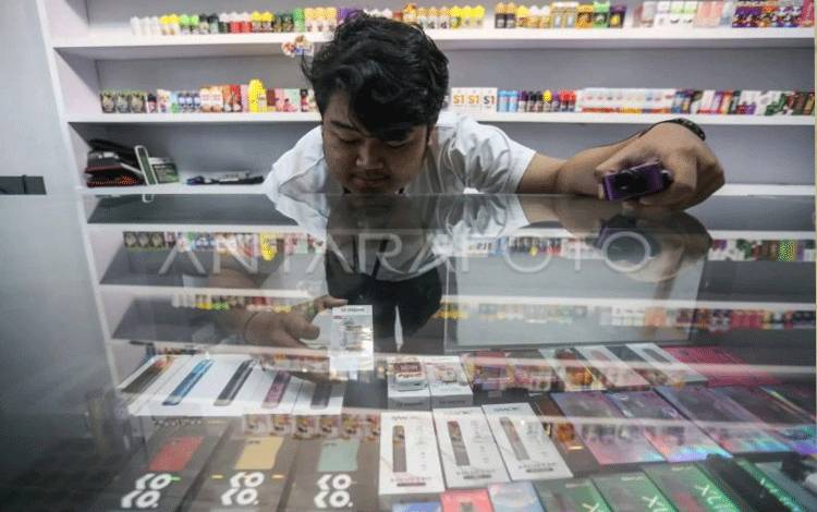 Peneliti Sebut Rokok Elektrik Efektif Bantu Berhenti Merokok