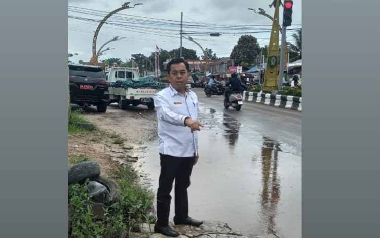 DPRD Kotim Minta Pemda Tegas Tertibkan Bangunan yang Menutup Drainase