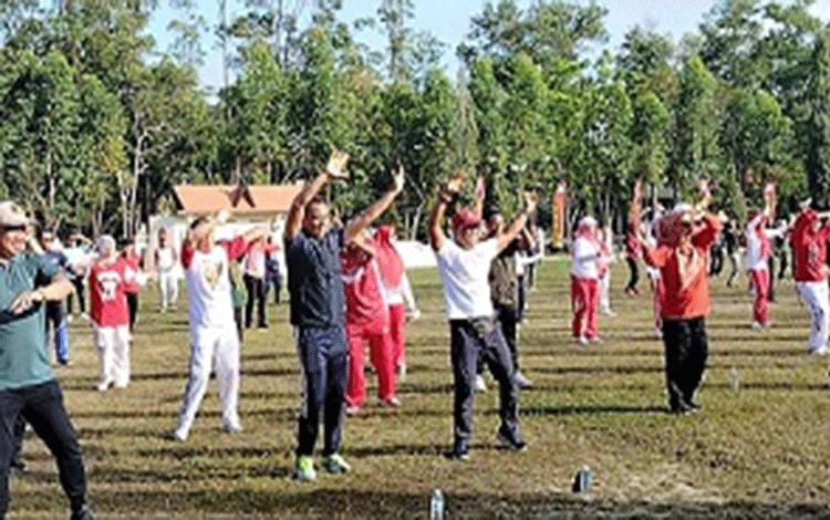 Rayakan Kemerdekaan dan Perkuat Silaturahmi, DPRD Kobar Gelar Senam Merah Putih