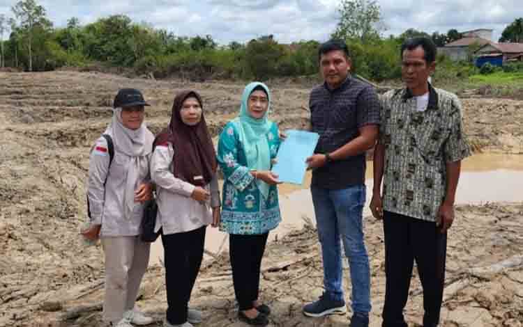Dinas Perikanan Palangka Raya Salurkan Bantuan Beje untuk Nelayan Bereng Bengkel