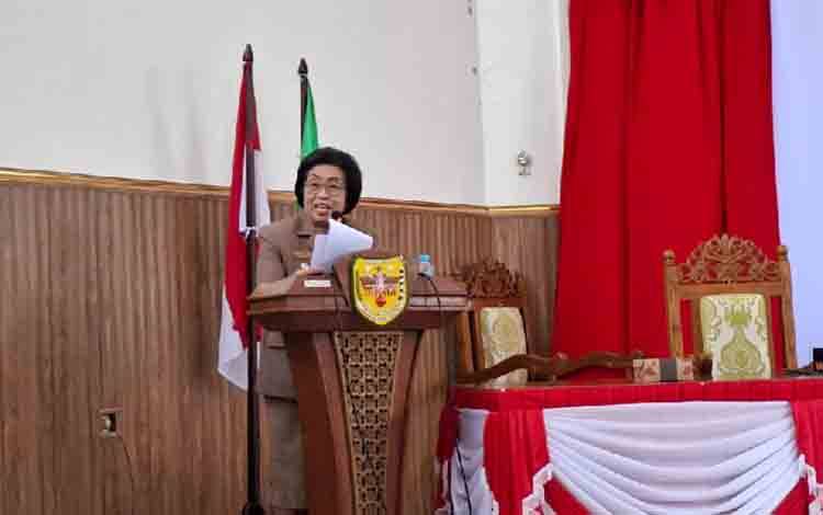 Wabup Gunung Mas Sampaikan Pidato Pengantar Nota Keuangan Raperda Perubahan APBD 2025