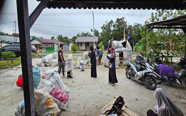 DLH Kobar Dorong Warga Pilah Sampah Bernilai Ekonomis