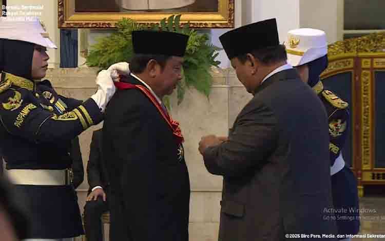 Presiden Prabowo Anugerahkan Bintang Mahaputra Pratama kepada H. Abdul Rasyid AS