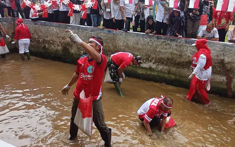 Lomba Mangaruhi di Kotim: Merajut Kebersamaan dan Melestarikan Tradisi