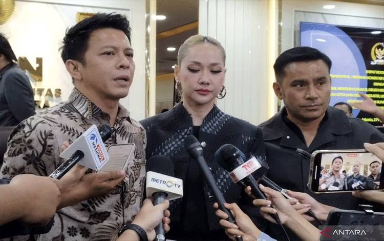 Ahmad Dhani Ditegur Saat Rapat di DPR Karena Sela Omongan Ariel-Judika